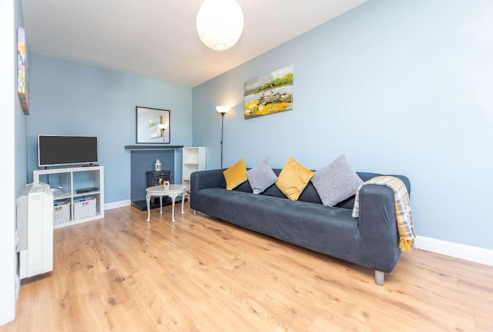 Clonbur House - Two Bedroom Village Apartment Голвей Екстер'єр фото