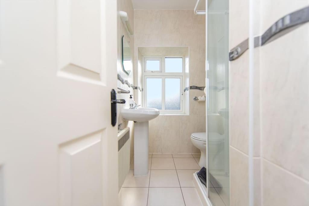 Clonbur House - Two Bedroom Village Apartment Голвей Екстер'єр фото
