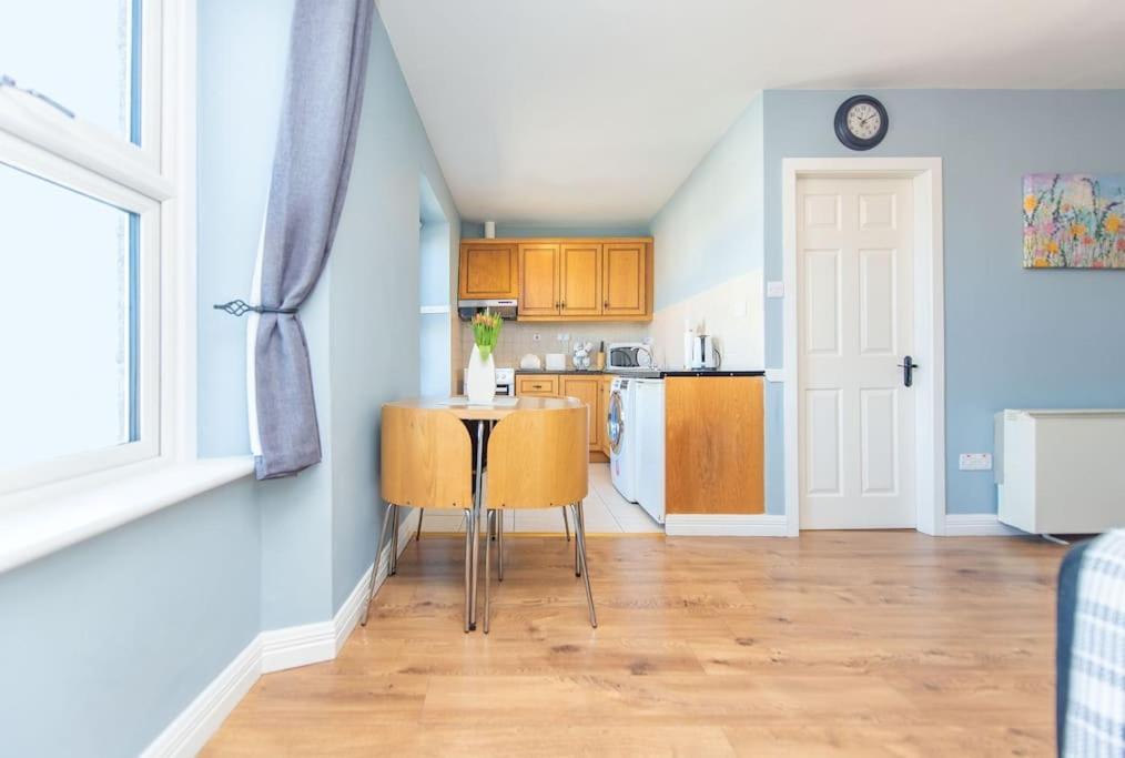 Clonbur House - Two Bedroom Village Apartment Голвей Екстер'єр фото