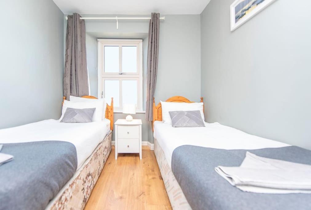 Clonbur House - Two Bedroom Village Apartment Голвей Екстер'єр фото