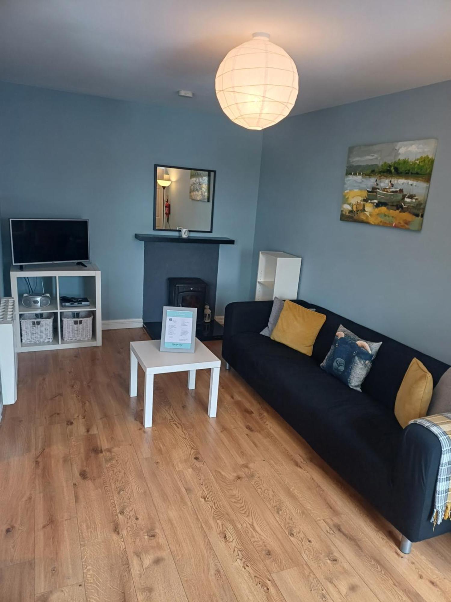 Clonbur House - Two Bedroom Village Apartment Голвей Екстер'єр фото