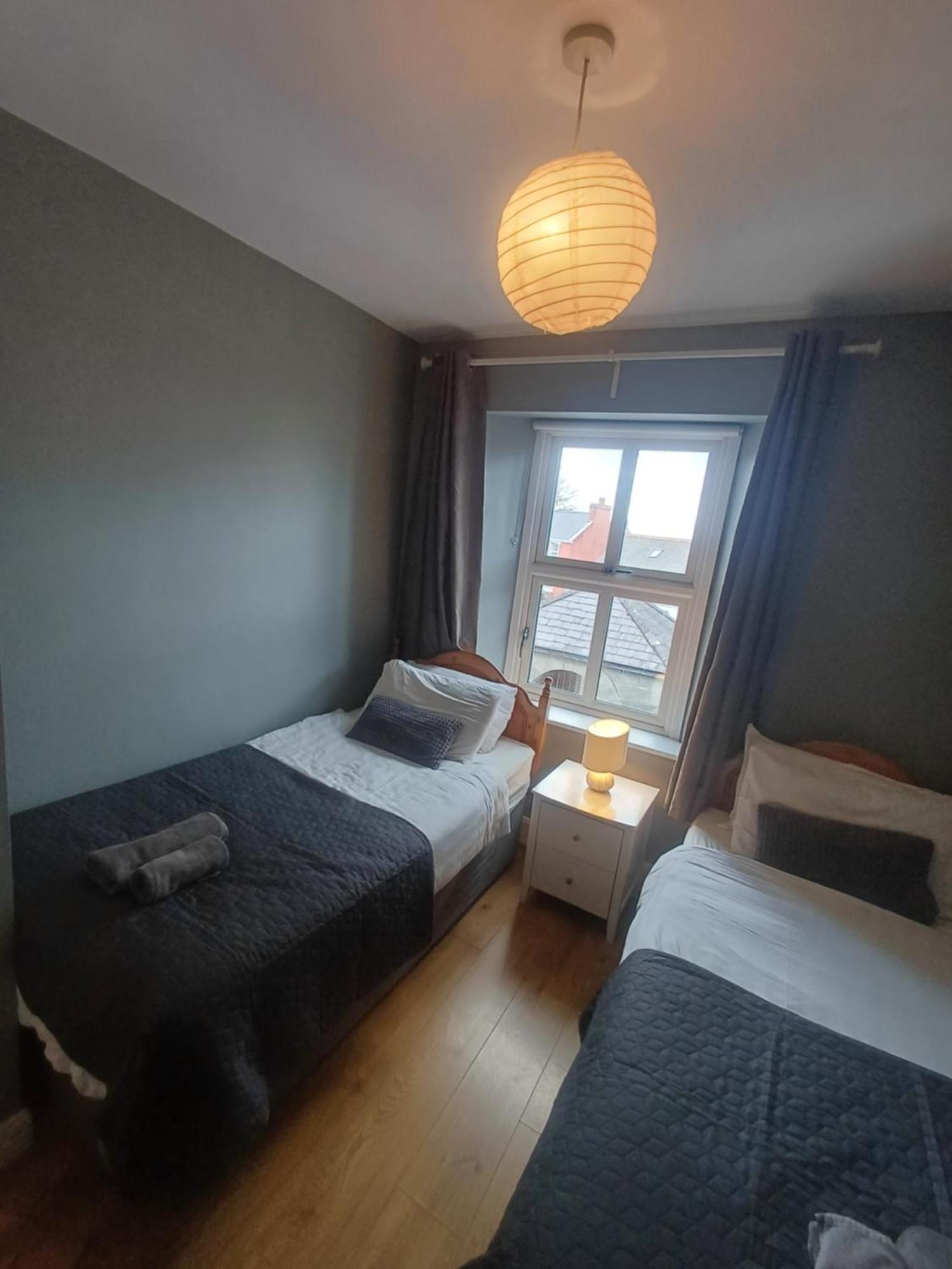 Clonbur House - Two Bedroom Village Apartment Голвей Екстер'єр фото