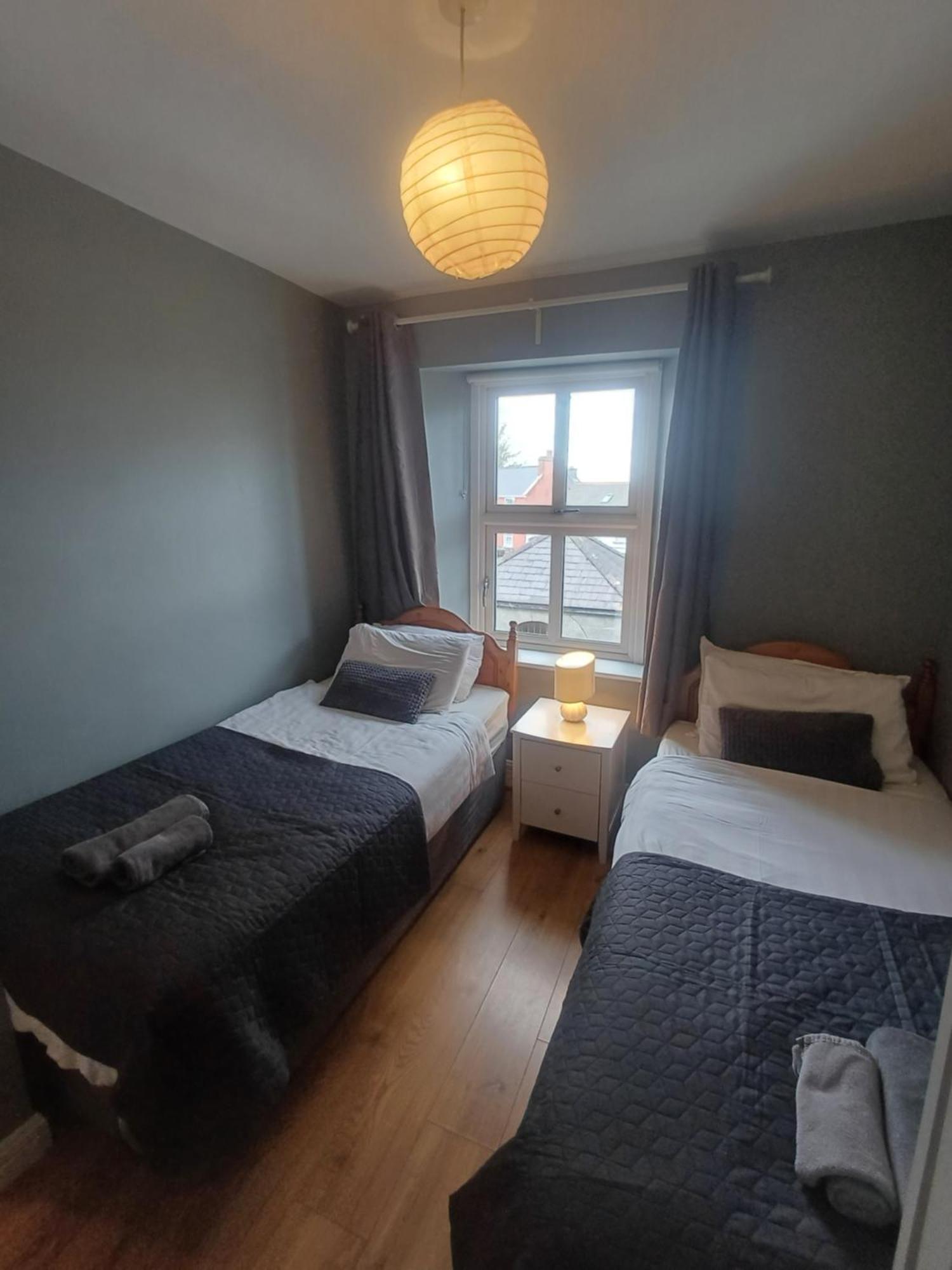 Clonbur House - Two Bedroom Village Apartment Голвей Екстер'єр фото