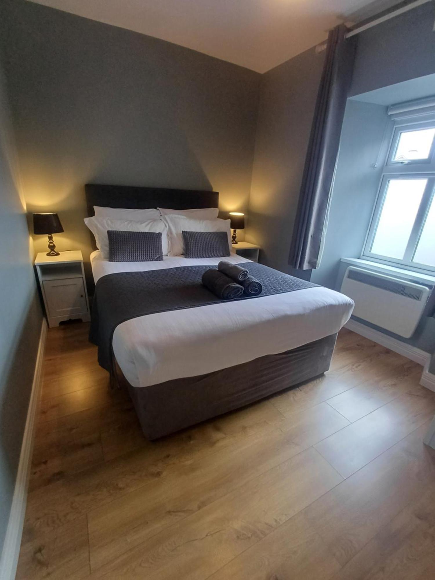 Clonbur House - Two Bedroom Village Apartment Голвей Екстер'єр фото
